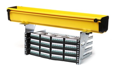 Комплект кронштейнов Xtra-U для крепления коммутационных панелей шириной 19’’ высотой до 2RU к кабельным лоткам системы FiberGuide®